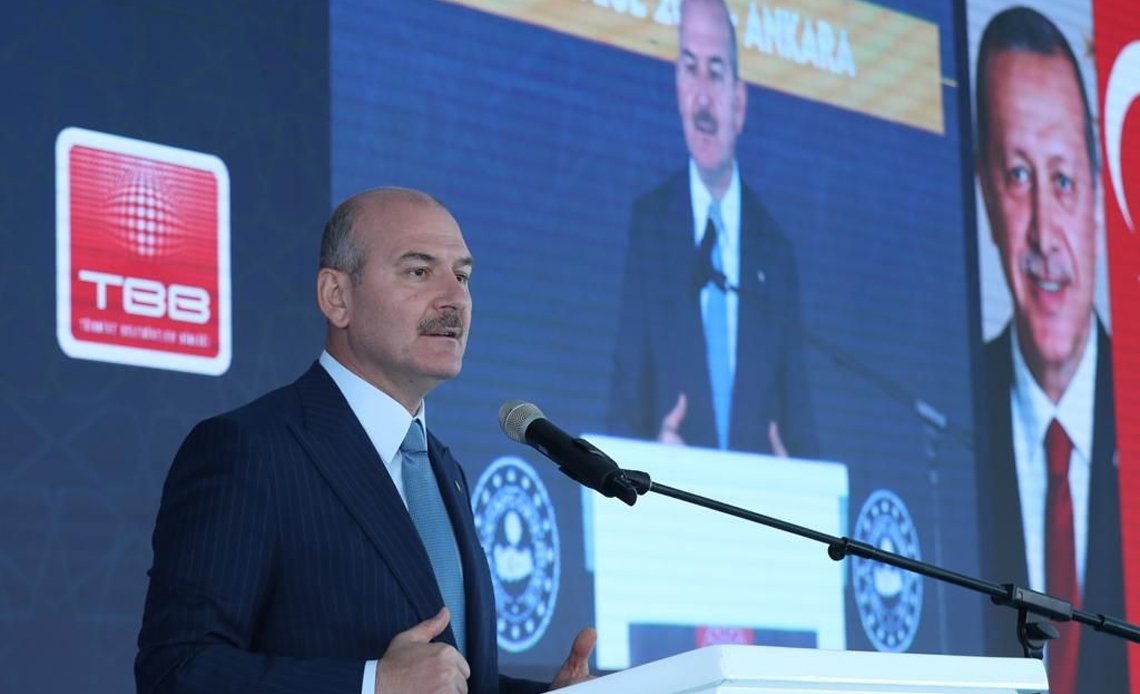 Soylu'dan muhtarlara: "Mahkeme kararını beklemeden metruk binaları gece yıkın"