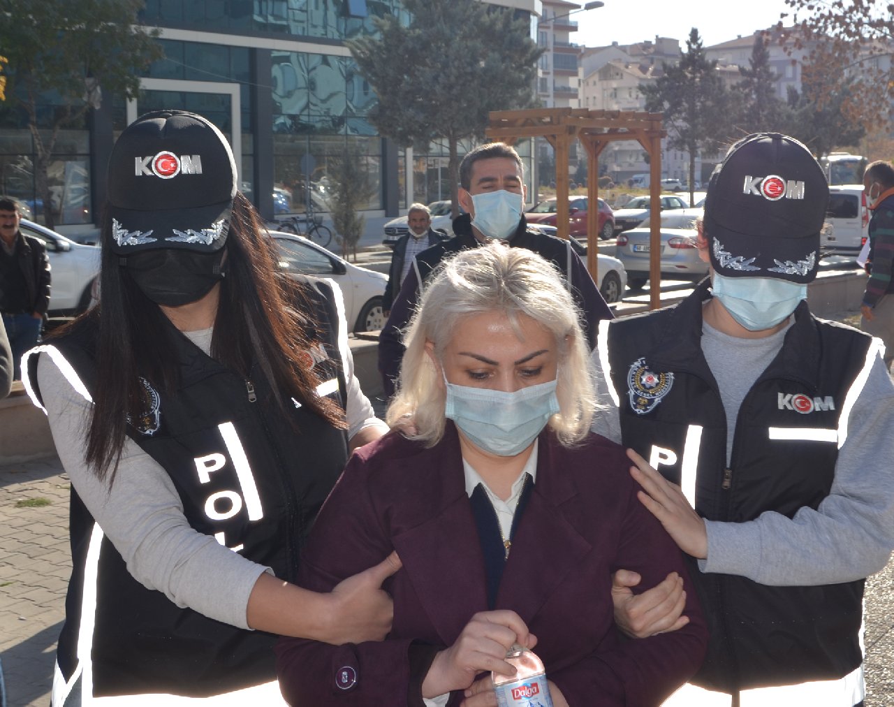 Doçentlik belgesi sahte olduğu iddia edilen öğretim üyesi adliyeye sevk edildi