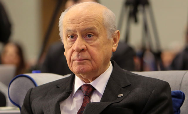 Bahçeli: "Mandacıların izinden yürüyenler terörle mücadeleye karşı gelen kimliksizlerdir"