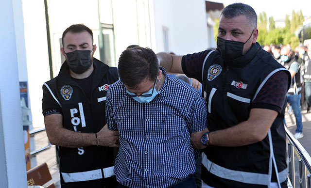 Yolsuzluktan tutuklanan milli eğitim müdürü, 1 kilo altınla kaçarken yakalanmış