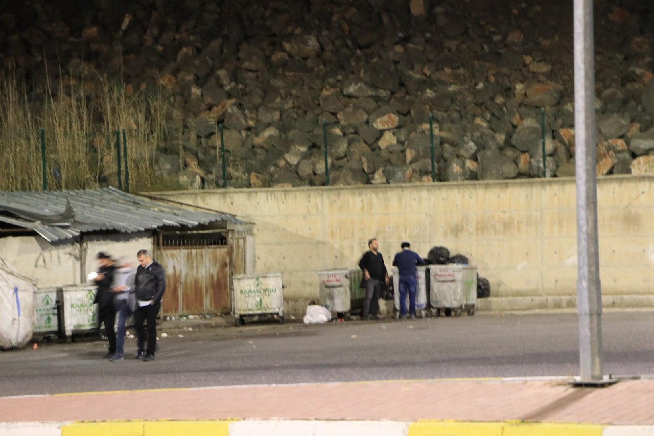 Kağıt toplayıcısı Urfa Otogarı'ndaki çöpte el bombası buldu