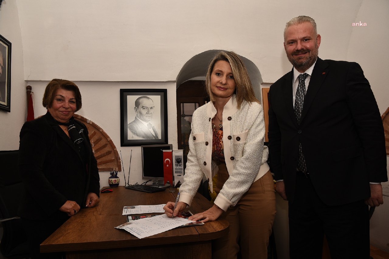 AKP'li Menemen Belediye Başkanı ve eşi Atatürkçü Düşünce Derneği'ne üye oldu