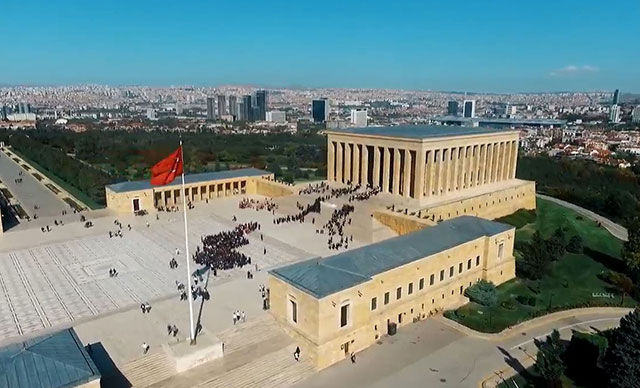 Yeni Şafak yazarı: 10 Kasım'da Anıtkabir'de Kur'an okunsun