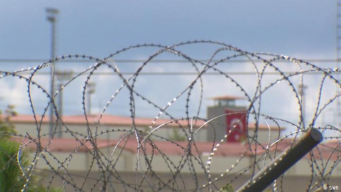 Takipsizlik AYM'den döndü, cezaevinde kol kıran 5 infaz koruma memuruna dava