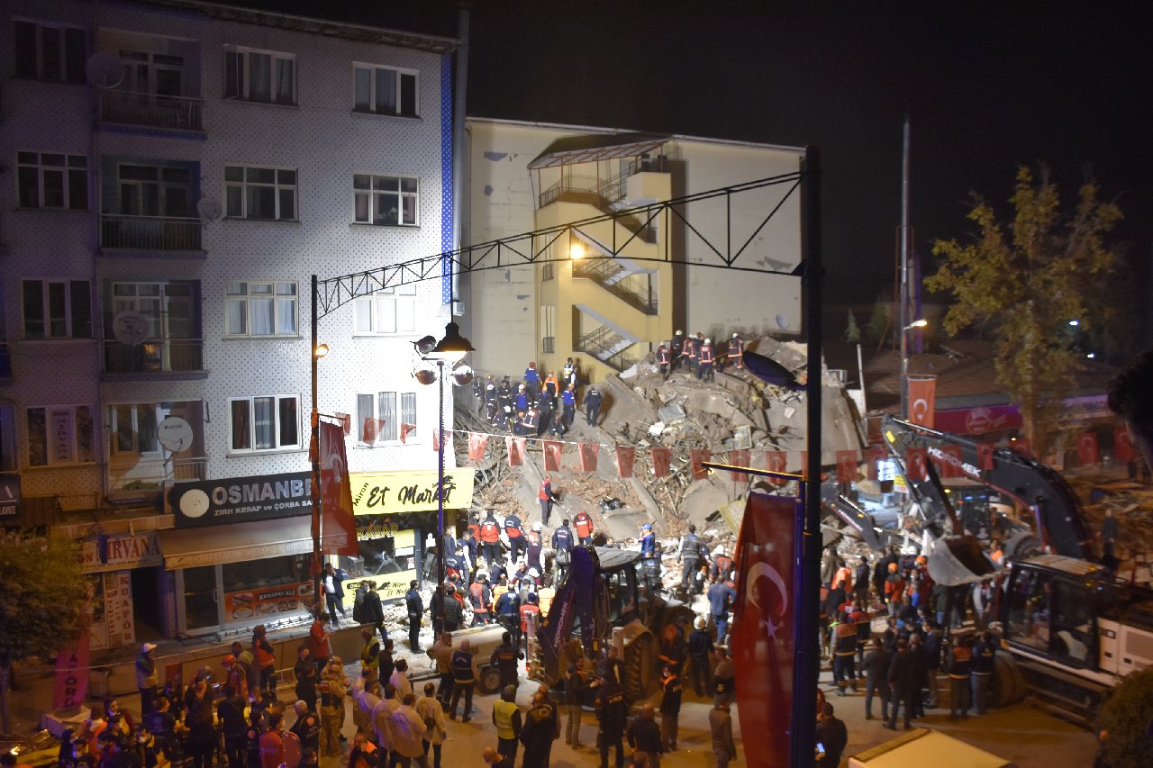 Malatya'da çöken binada izinsiz tadilat iddiası: 4 kişi gözaltında
