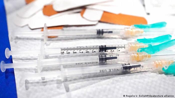 Almanya'nın yüzde 44'ü aşı zorunluluğunu destekliyor