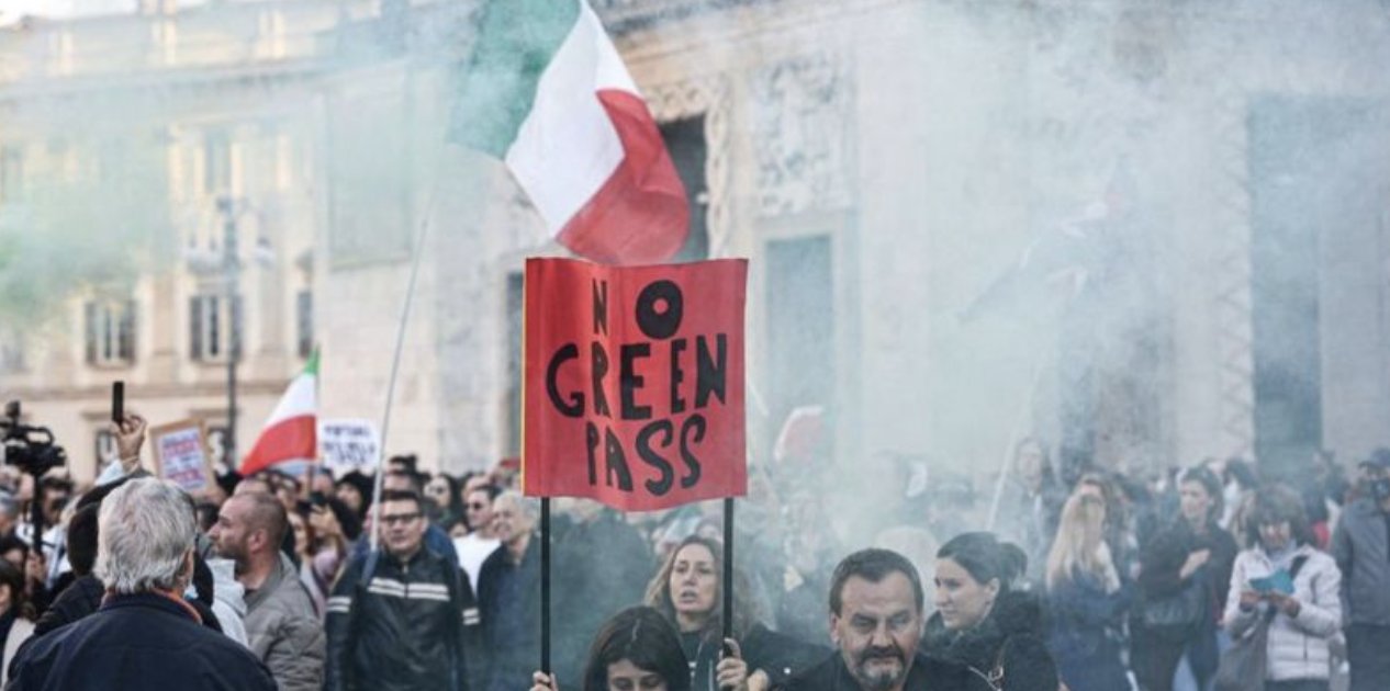 İtalya'da Covid-19 sertifika protestoları Covid yayıldığı gerekçesiyle kısıtlandı