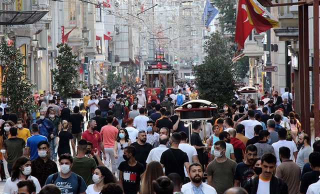 Yöneylem Araştırma: Ekonominin sorumlusu olarak Erdoğan'ı görenlerin oranı yüzde 55'e çıktı