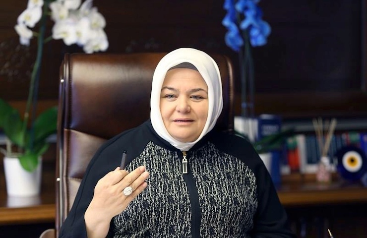 "En az 3 çocuk" fikrinin mucidi eski bakana 3 maaş