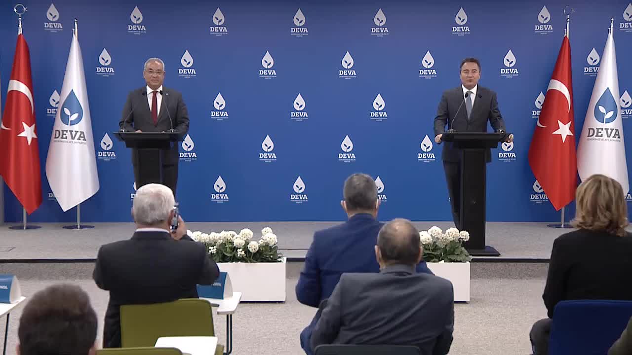 Babacan'dan 50 artı 1 yorumu: "Kuralları değiştirerek ‘tekrar seçilebilir miyimin’ hesabına girmişler"