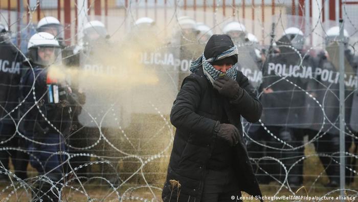 Polonyalı güvenlik güçlerinden göçmenlere müdahale