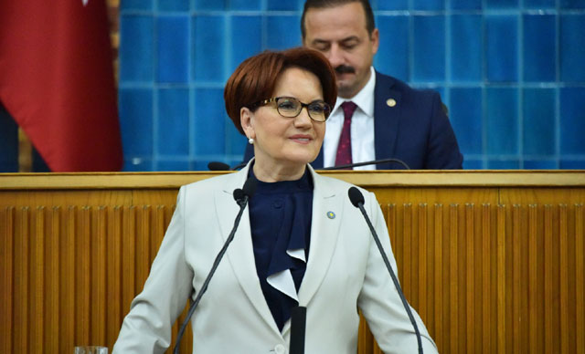 Akşener: "Asıl ahlâk yoksunu, dolar 10.43 olmuşken, ekonominin kitabını yazdığını söyleyebilendir"