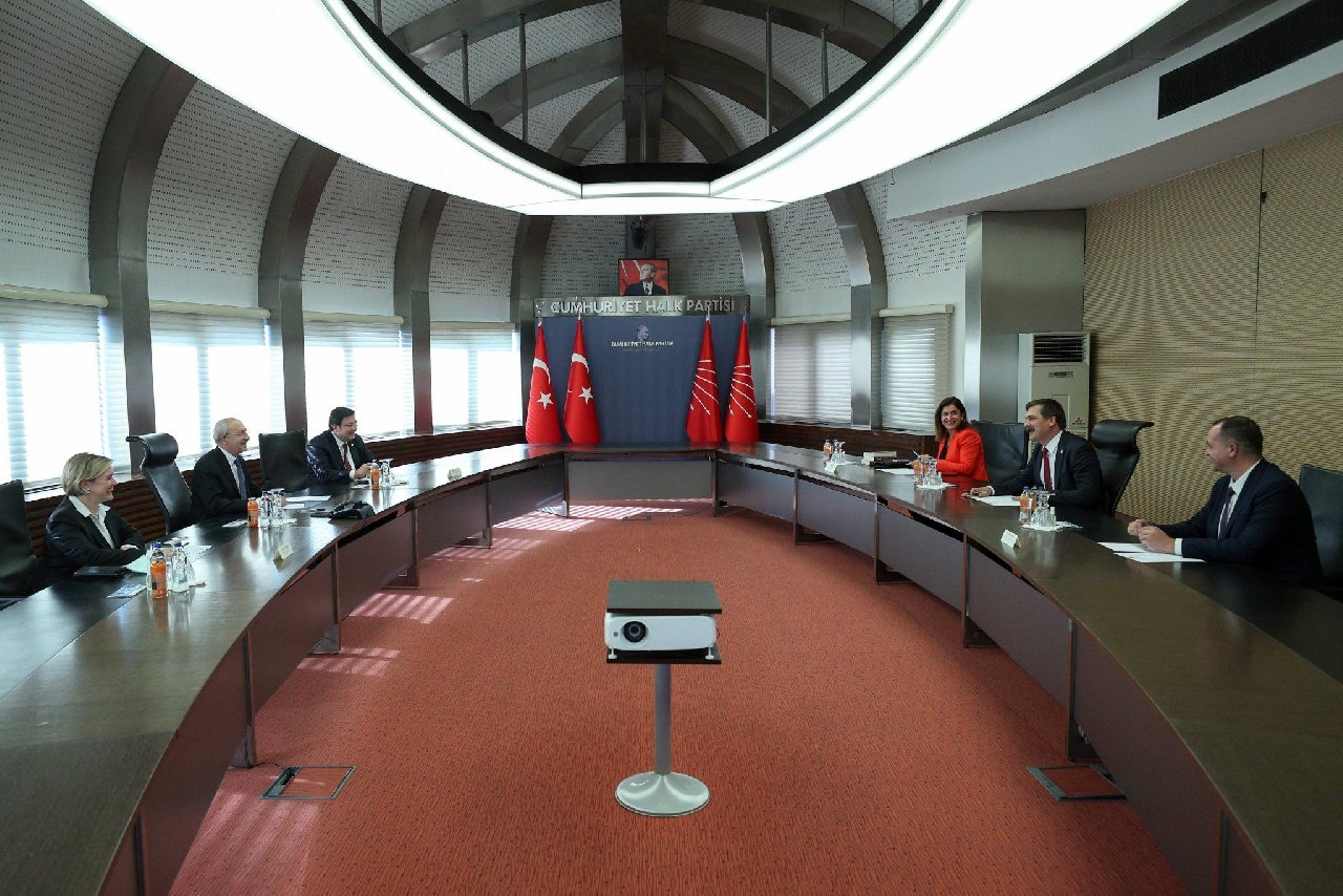 Kılıçdaroğlu, TİP Başkanı Erkan Baş'ı kabul etti