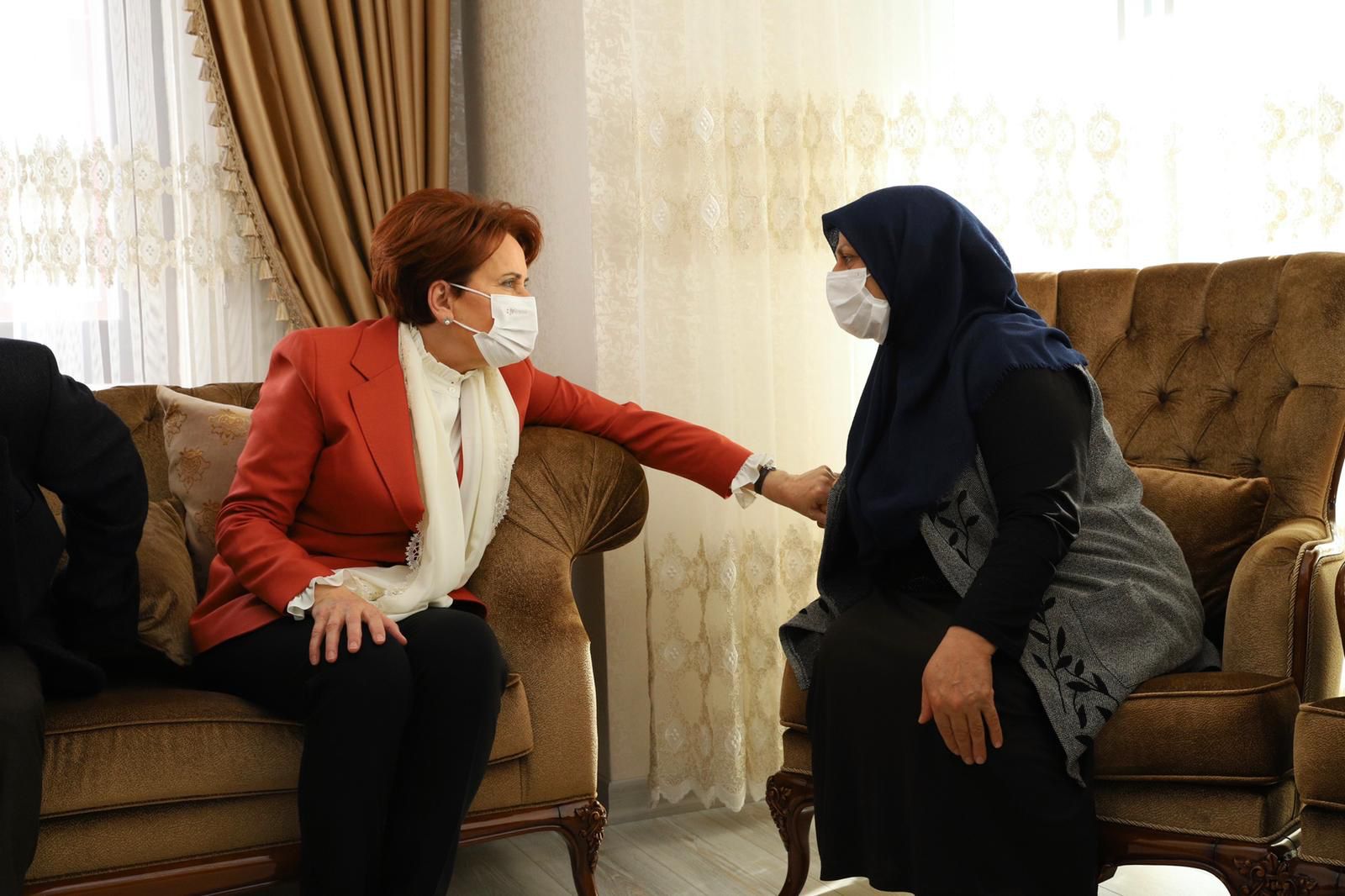 Akşener, mimar Başak Cengiz'in ailesini ziyaret etti