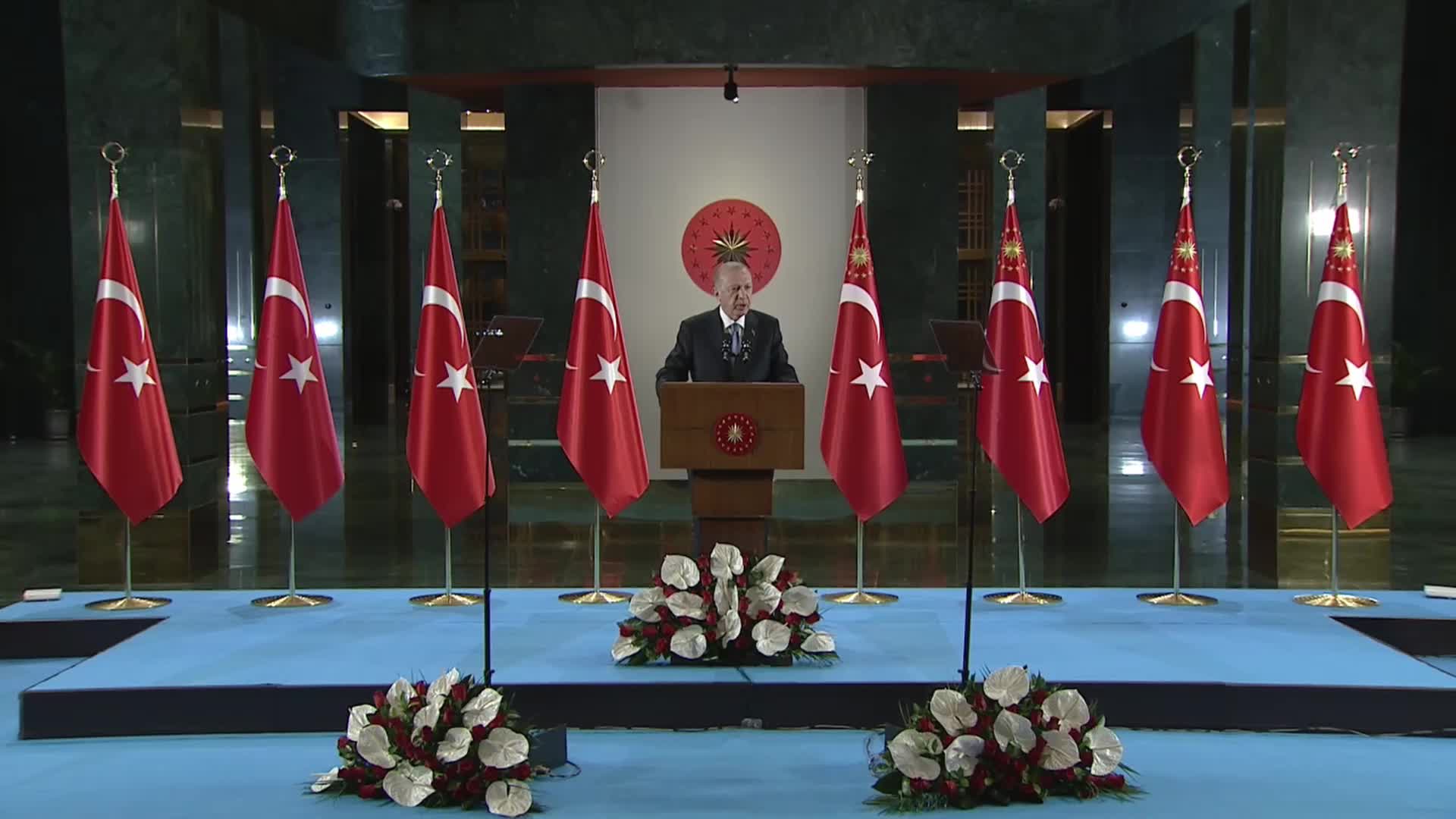 Erdoğan: "Öğretmenlerimize 3600 ek gösterge şimdiden hayırlı olsun"
