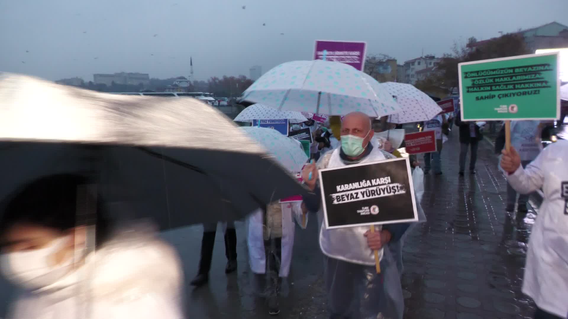 Beyaz yürüyüş: Hekimlerin İstanbul'dan Ankara'ya yürüyüşü başladı