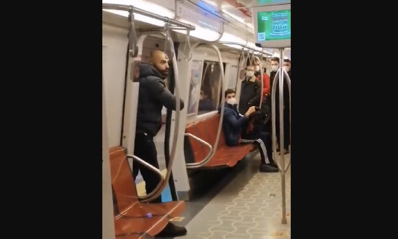 Kadıköy metrosunda bir erkek elinde bıçakla kadınlara saldırdı