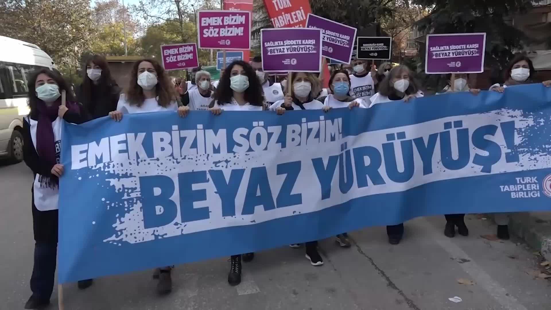 Hekimlerin İstanbul'dan Ankara'ya başlattığı "Beyaz Yürüyüş" Bursa'da