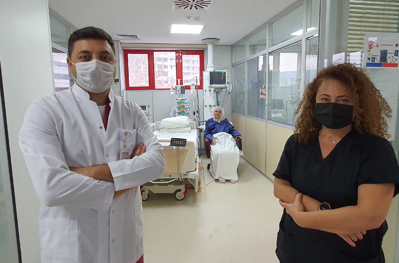 Türkiye'de ilk: Covid 19 hastası anne, yapay kalp ve akciğerle bebeğini dünyaya getirdi