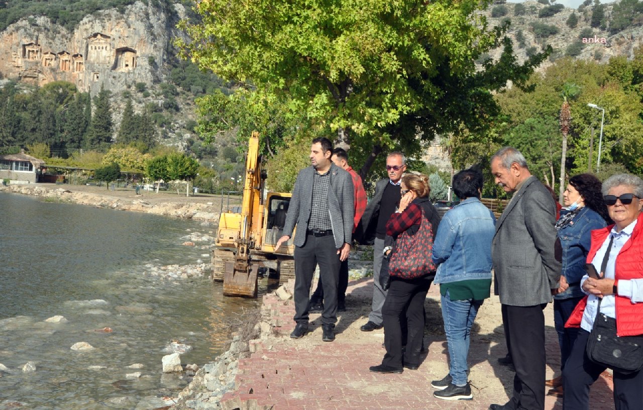 MHP'li Ortaca belediyesi Dalyan'da sazlıkları kaya dolguyla kapattı