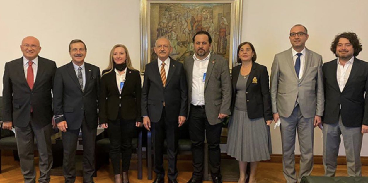 AKP'li iki isim partilerinden istifa edip CHP'ye geçti