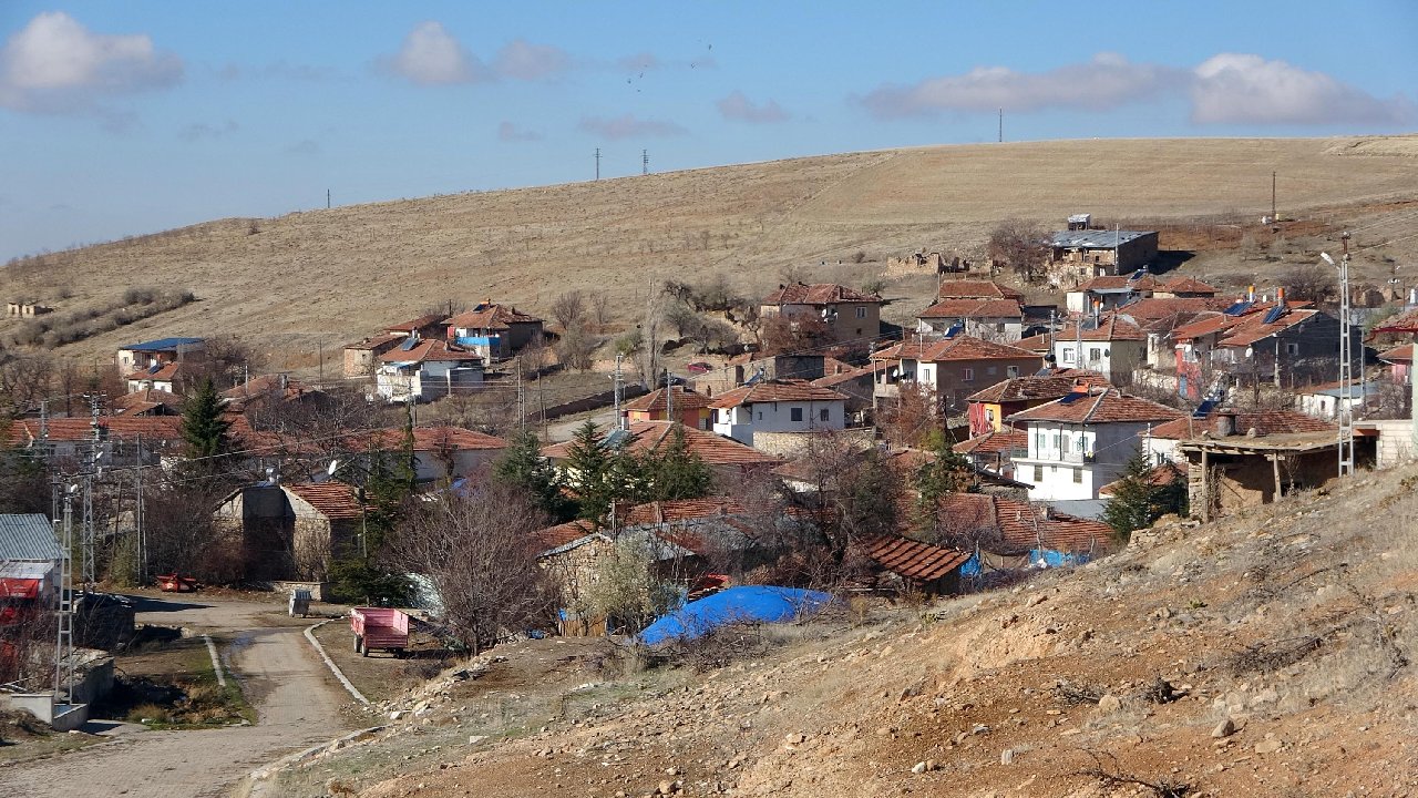 Bebeğini sobada yakan anne tutuklandı