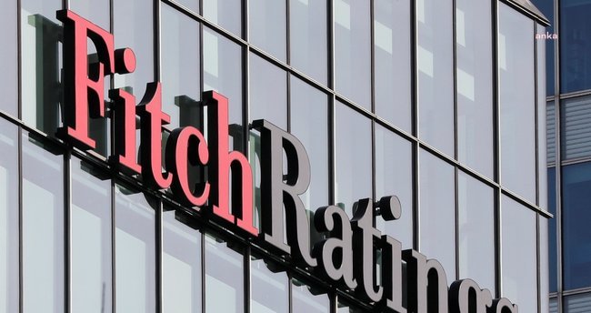 Fitch, Türkiye'nin not görünümünü düşürdü, büyüme beklentisini yükseltti