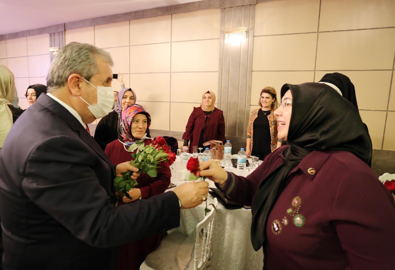 BBP lideri Destici, kadın cinayetlerinden İstanbul Sözleşmesi'ni sorumlu tuttu: "İstanbul sözleşmesi yaşatır' sloganı palavradır"