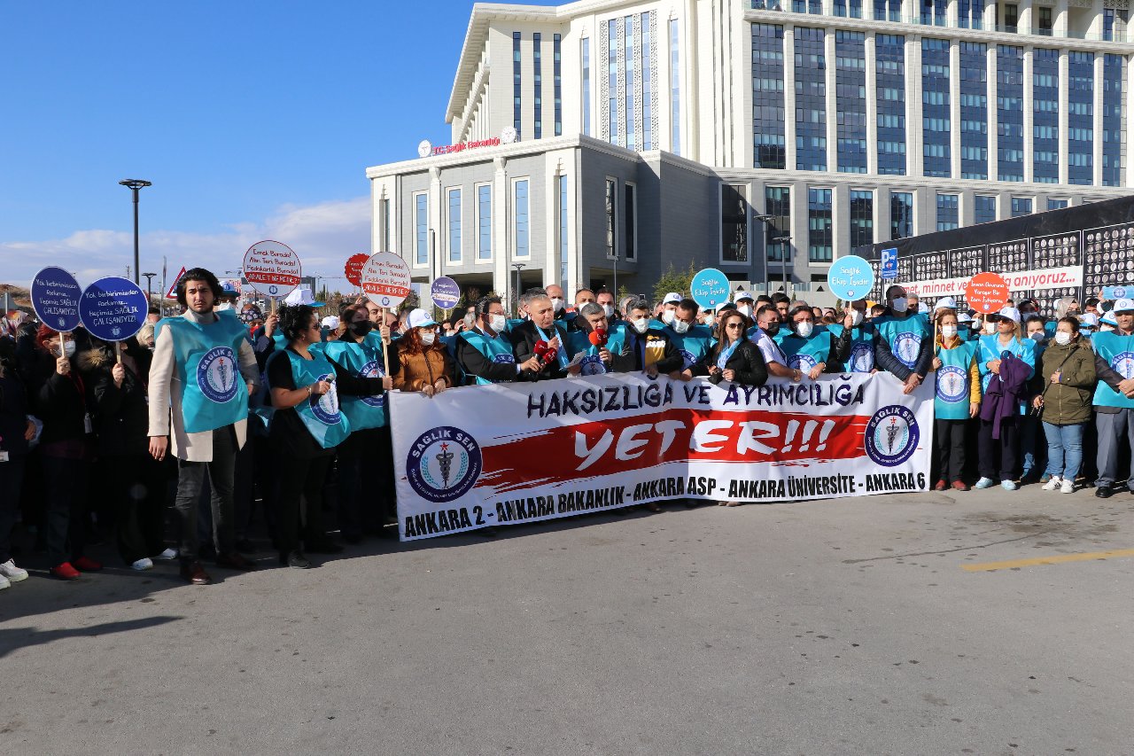 Ankara'da sağlık çalışanları iş bıraktı