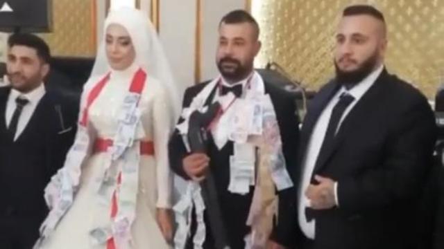 Düğünde damada pompalı tüfek takan kişi : "Geleneklerimizde var, pişman değilim"