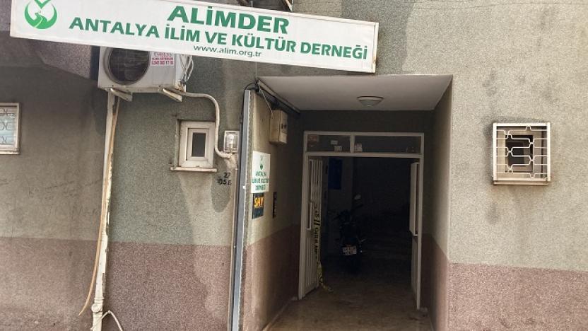 Tarikat yurdundaki cinayet haberini takip için Antalya'ya giden Halk TV muhabiri gözaltına alındı