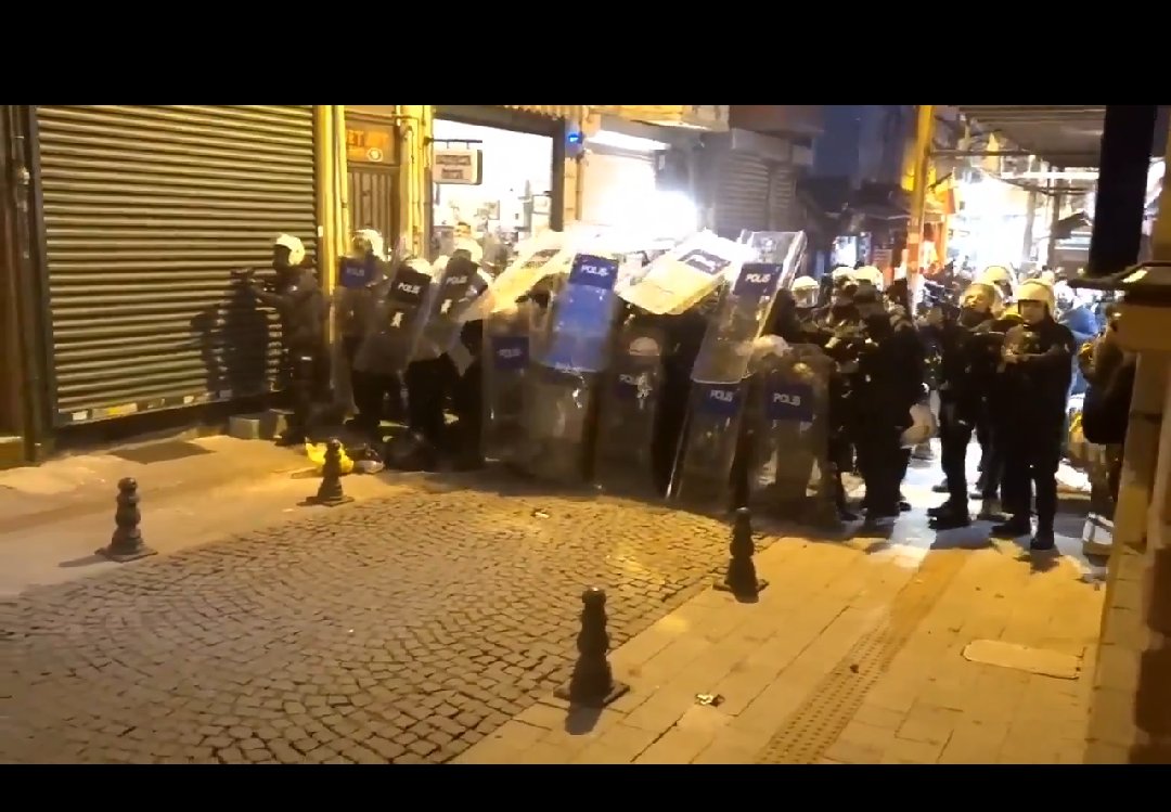 Kadıköy'deki Boğaziçi eylemine polisten plastik mermili ve gaz bombalı müdahale