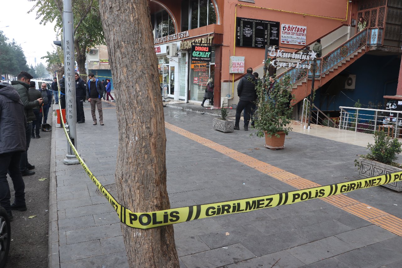Diyarbakır'da adliye çıkışı kavga: 1 ölü, 3 yaralı