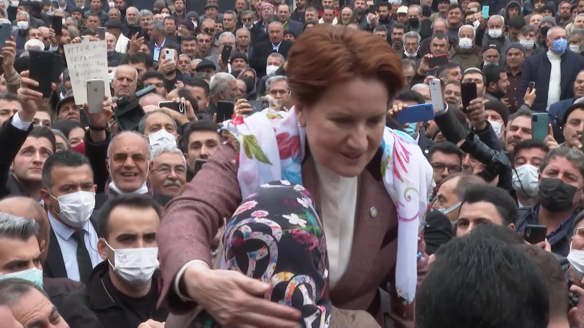 Akşener: "BAĞ-KUR ve SSK emekli maaşlarını asgari ücret kadar yapın ağalar"
