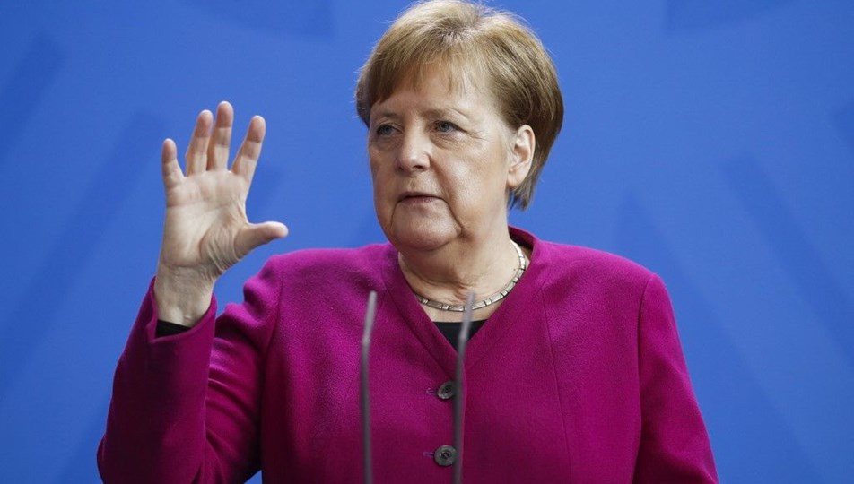Merkel, Rus Sputnik V aşısının Almanya’da kullanılabileceğini açıkladı