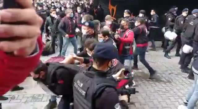 İzmir'de Boğaziçi'ne destek eyleminde 50 gözaltı