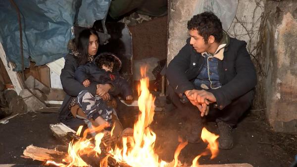 Bursa'da 2 metrekare depoda yaşayan aile geçici olarak otele yerleştirildi