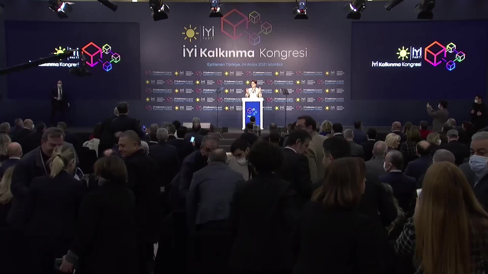 Akşener: Fantastik teorilerle, saçmalamada rekor kıran garip açıklamalarla her gün sınanıyoruz