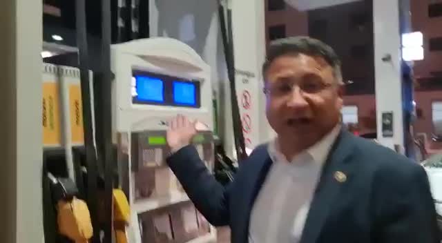 CHP'li Purçu akaryakıt istasyonundan seslendi: Vatandaşı kazıklamaya neden devam ediyorsunuz?