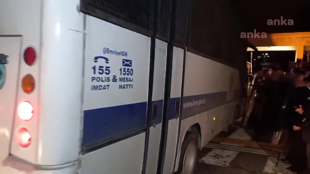 Kadıköy'de Boğaziçi Üniversitesi protestolarında gözaltına alınan 23 kişi adliye sevk edildi