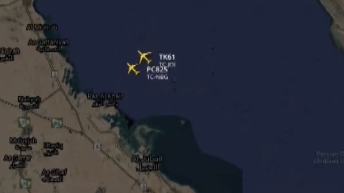 Pilot çift, Basra Körfezi üzerinde karşılaşıp, yan yana uçtu: "Koca gökyüzünde denk geldik..."