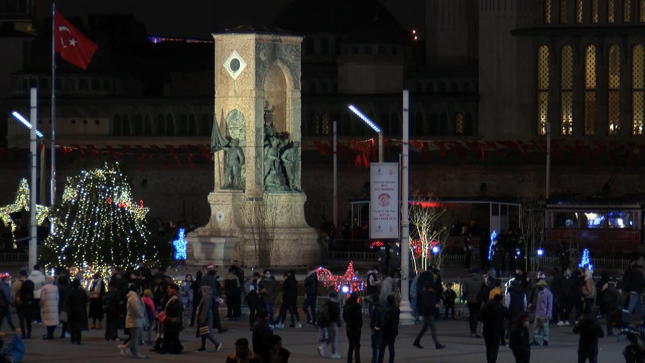 Taksim'de yılbaşı hareketliliği