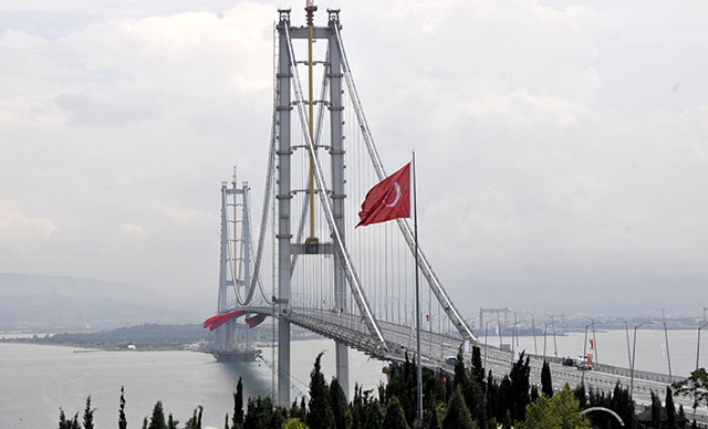 Osmangazi Köprüsü'nden geçiş otomobiller için 184.5 TL oldu