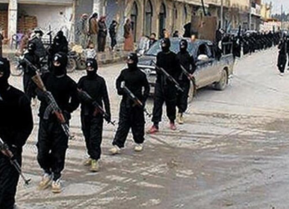 IŞİD'li Mammadova, "çocuk savaşçıları" teşhis etti: Yaşları 6 ile 16 arasında, silah eğitimi alıyorlar, Kalaşnikof taşıyorlar