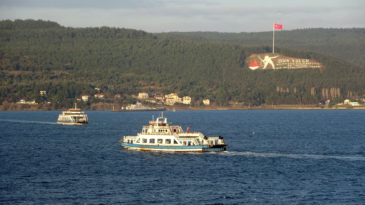 Gökçeada ve Bozcaada'ya bazı feribot seferleri iptal edildi