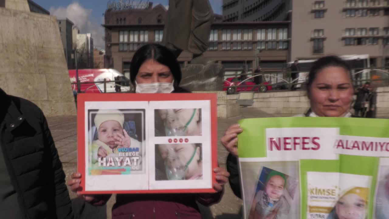 Yardım kampanyası düzenleyemeyen, çocukları SMA hastası ailelerin Ankara nöbeti