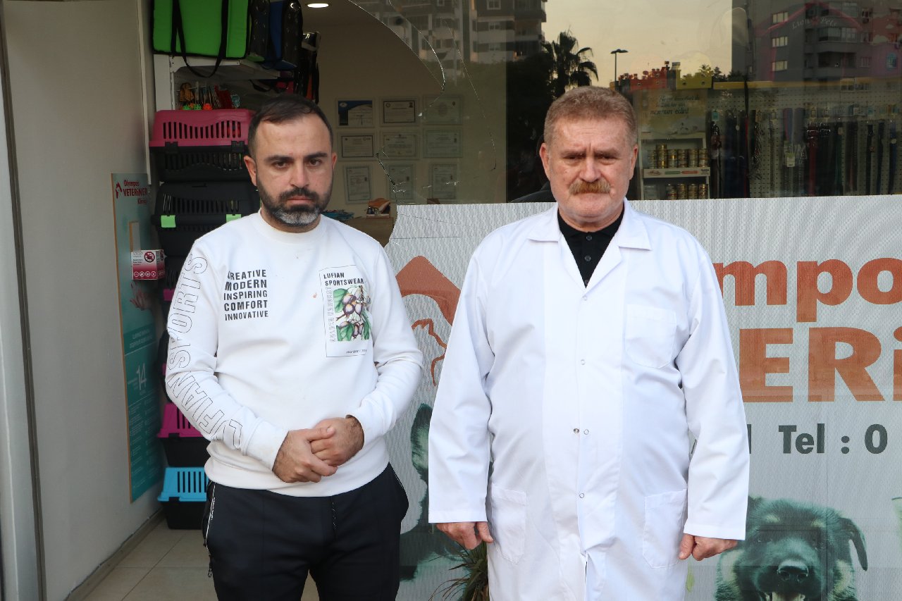 Köpeğine aşı yaptırmak isteyen kişi, fiyatı fazla bulunca veterinere cop ve kaynar suyla saldırdı