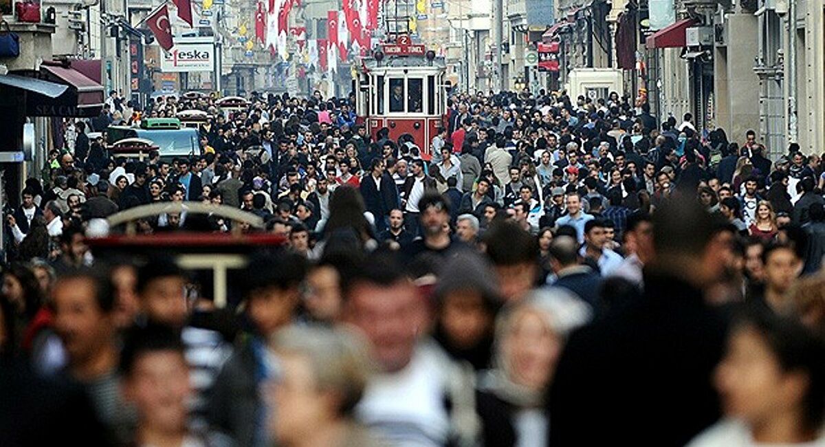 Bilim Kurulu üyesi Prof. Akın’dan koronavirüste İstanbul uyarısı: “İstanbul koptu gidiyor, yeni bir zirve yapacak”