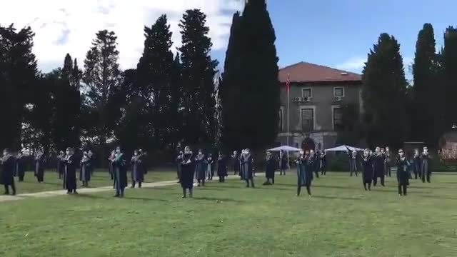 Boğaziçi Üniversitesi öğretim üyeleri, iki yeni fakülte kararını protesto etti