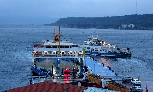 Çanakkale'de tüm feribot seferleri iptal